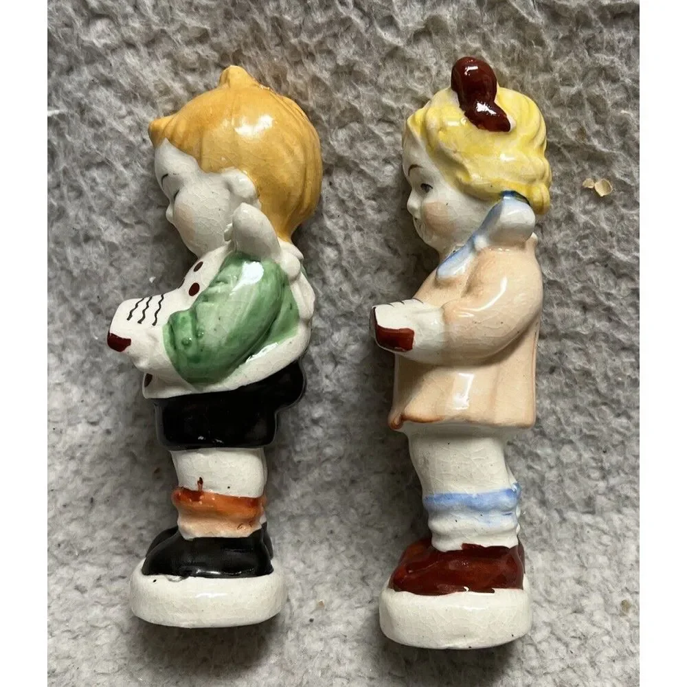 Vintage Porcelain‎ Boy and Girl Singing Salt & Pepper Shakers Made In Japan